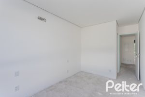 Casa à venda com 321m², 3 dormitórios, 3 suítes, 2 vagas, no bairro Vila Assunção em Porto Alegre
