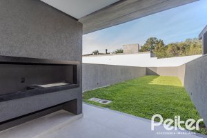Casa à venda com 321m², 3 dormitórios, 3 suítes, 2 vagas, no bairro Vila Assunção em Porto Alegre