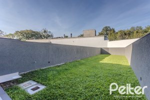 Casa à venda com 321m², 3 dormitórios, 3 suítes, 2 vagas, no bairro Vila Assunção em Porto Alegre