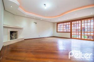 Casa em Condomínio à venda com 286m², 3 dormitórios, 1 suíte, 4 vagas, no bairro Santa Tereza em Porto Alegre