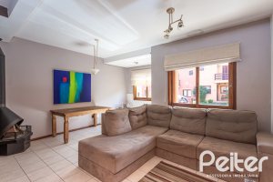 Casa em Condomínio à venda com 147m², 3 dormitórios, 1 suíte, 2 vagas, no bairro Cavalhada em Porto Alegre