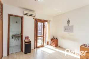 Casa em Condomínio à venda com 147m², 3 dormitórios, 1 suíte, 2 vagas, no bairro Cavalhada em Porto Alegre