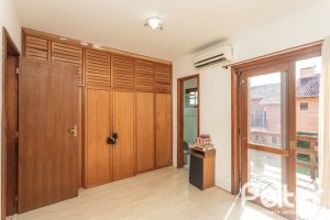 Casa em Condomínio à venda com 147m², 3 dormitórios, 1 suíte, 2 vagas, no bairro Cavalhada em Porto Alegre