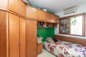 Casa em Condomínio à venda com 147m², 3 dormitórios, 1 suíte, 2 vagas, no bairro Cavalhada em Porto Alegre