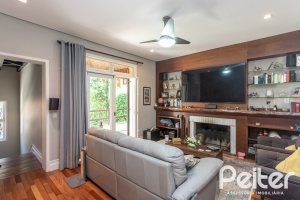 Casa à venda com 395m², 4 dormitórios, 1 suíte, 4 vagas, no bairro Vila Conceição em Porto Alegre