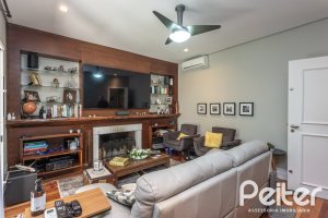 Casa à venda com 395m², 4 dormitórios, 1 suíte, 4 vagas, no bairro Vila Conceição em Porto Alegre