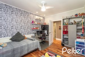 Casa à venda com 395m², 4 dormitórios, 1 suíte, 4 vagas, no bairro Vila Conceição em Porto Alegre