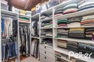 Casa à venda com 395m², 4 dormitórios, 1 suíte, 4 vagas, no bairro Vila Conceição em Porto Alegre