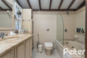 Casa à venda com 395m², 4 dormitórios, 1 suíte, 4 vagas, no bairro Vila Conceição em Porto Alegre