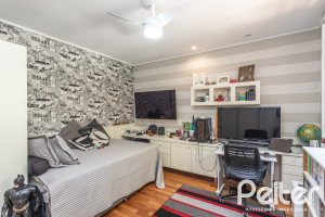 Casa à venda com 395m², 4 dormitórios, 1 suíte, 4 vagas, no bairro Vila Conceição em Porto Alegre