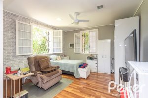 Casa à venda com 395m², 4 dormitórios, 1 suíte, 4 vagas, no bairro Vila Conceição em Porto Alegre