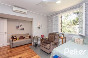 Casa à venda com 395m², 4 dormitórios, 1 suíte, 4 vagas, no bairro Vila Conceição em Porto Alegre