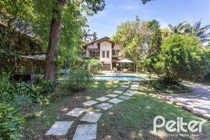 Casa à venda com 395m², 4 dormitórios, 1 suíte, 4 vagas, no bairro Vila Conceição em Porto Alegre