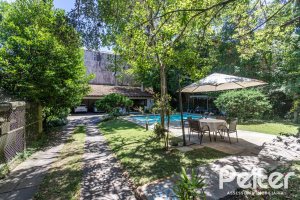 Casa à venda com 395m², 4 dormitórios, 1 suíte, 4 vagas, no bairro Vila Conceição em Porto Alegre