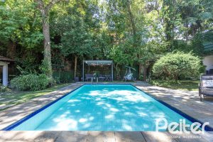 Casa à venda com 395m², 4 dormitórios, 1 suíte, 4 vagas, no bairro Vila Conceição em Porto Alegre