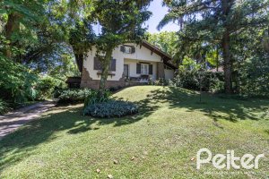 Casa à venda com 395m², 4 dormitórios, 1 suíte, 4 vagas, no bairro Vila Conceição em Porto Alegre