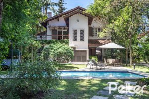 Casa à venda com 395m², 4 dormitórios, 1 suíte, 4 vagas, no bairro Vila Conceição em Porto Alegre