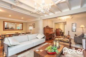 Casa à venda com 395m², 4 dormitórios, 1 suíte, 4 vagas, no bairro Vila Conceição em Porto Alegre