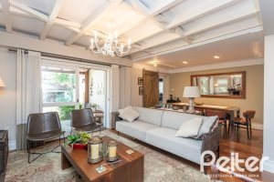 Casa à venda com 395m², 4 dormitórios, 1 suíte, 4 vagas, no bairro Vila Conceição em Porto Alegre