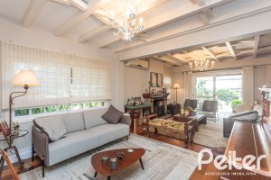 Casa à venda com 395m², 4 dormitórios, 1 suíte, 4 vagas, no bairro Vila Conceição em Porto Alegre