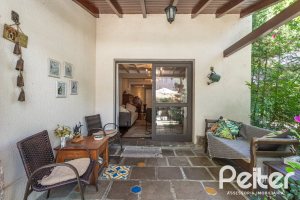 Casa à venda com 395m², 4 dormitórios, 1 suíte, 4 vagas, no bairro Vila Conceição em Porto Alegre