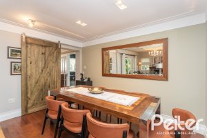 Casa à venda com 395m², 4 dormitórios, 1 suíte, 4 vagas, no bairro Vila Conceição em Porto Alegre