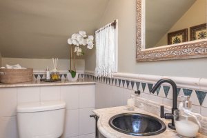 Casa à venda com 395m², 4 dormitórios, 1 suíte, 4 vagas, no bairro Vila Conceição em Porto Alegre