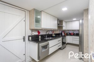 Casa à venda com 395m², 4 dormitórios, 1 suíte, 4 vagas, no bairro Vila Conceição em Porto Alegre
