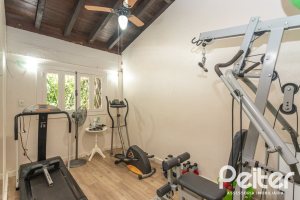 Casa à venda com 395m², 4 dormitórios, 1 suíte, 4 vagas, no bairro Vila Conceição em Porto Alegre