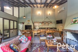 Casa à venda com 395m², 4 dormitórios, 1 suíte, 4 vagas, no bairro Vila Conceição em Porto Alegre