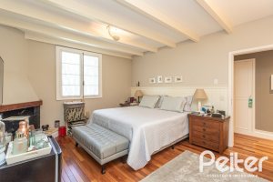 Casa à venda com 395m², 4 dormitórios, 1 suíte, 4 vagas, no bairro Vila Conceição em Porto Alegre