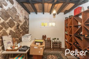 Casa à venda com 395m², 4 dormitórios, 1 suíte, 4 vagas, no bairro Vila Conceição em Porto Alegre