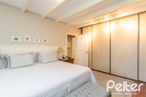 Casa à venda com 395m², 4 dormitórios, 1 suíte, 4 vagas, no bairro Vila Conceição em Porto Alegre