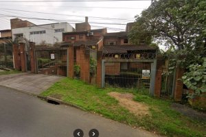 Casa à venda com 381m², 3 dormitórios, 3 suítes, 3 vagas, no bairro Vila Conceição em Porto Alegre