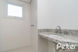 Apartamento à venda com 76m², 3 dormitórios, 1 suíte, 1 vaga, no bairro Azenha em Porto Alegre