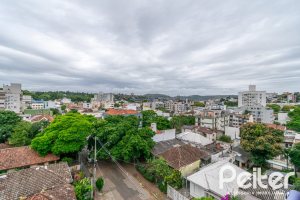 Apartamento à venda com 76m², 3 dormitórios, 1 suíte, 1 vaga, no bairro Azenha em Porto Alegre