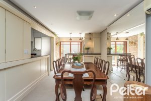 Casa à venda com 157m², 3 dormitórios, 1 suíte, 2 vagas, no bairro Ipanema em Porto Alegre