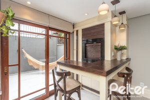 Casa à venda com 157m², 3 dormitórios, 1 suíte, 2 vagas, no bairro Ipanema em Porto Alegre