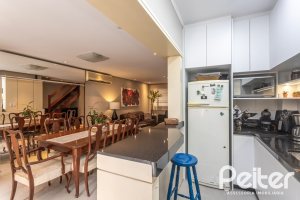 Casa à venda com 157m², 3 dormitórios, 1 suíte, 2 vagas, no bairro Ipanema em Porto Alegre