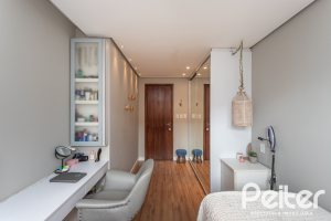 Casa à venda com 157m², 3 dormitórios, 1 suíte, 2 vagas, no bairro Ipanema em Porto Alegre