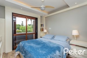 Casa à venda com 157m², 3 dormitórios, 1 suíte, 2 vagas, no bairro Ipanema em Porto Alegre