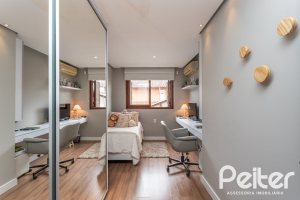 Casa à venda com 157m², 3 dormitórios, 1 suíte, 2 vagas, no bairro Ipanema em Porto Alegre