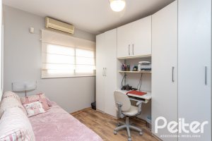 Casa à venda com 157m², 3 dormitórios, 1 suíte, 2 vagas, no bairro Ipanema em Porto Alegre