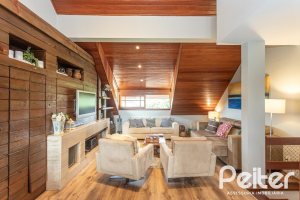 Casa à venda com 157m², 3 dormitórios, 1 suíte, 2 vagas, no bairro Ipanema em Porto Alegre