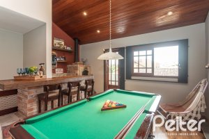 Casa à venda com 157m², 3 dormitórios, 1 suíte, 2 vagas, no bairro Ipanema em Porto Alegre