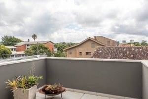 Casa à venda com 157m², 3 dormitórios, 1 suíte, 2 vagas, no bairro Ipanema em Porto Alegre