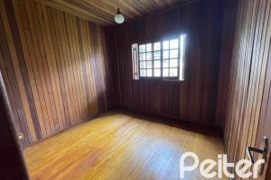 Casa à venda com 218m², 4 dormitórios, 1 suíte, 7 vagas, no bairro Espírito Santo em Porto Alegre