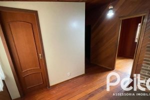 Casa à venda com 218m², 4 dormitórios, 1 suíte, 7 vagas, no bairro Espírito Santo em Porto Alegre