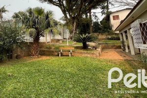 Casa à venda com 218m², 4 dormitórios, 1 suíte, 7 vagas, no bairro Espírito Santo em Porto Alegre