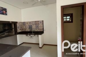 Casa à venda com 218m², 4 dormitórios, 1 suíte, 7 vagas, no bairro Espírito Santo em Porto Alegre